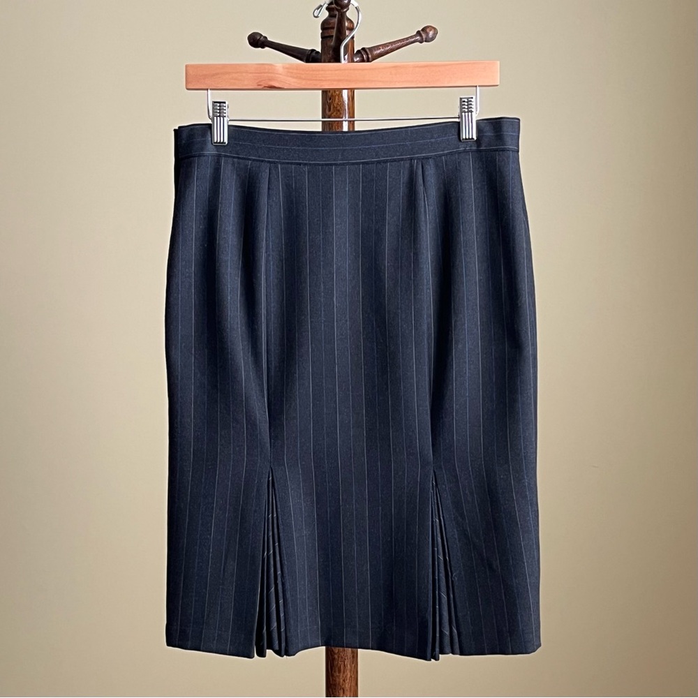 Vintage! Club Monaco - Pinstripe Kick Pleats Pencil Skirt - Subtle Pinstripe - 6
